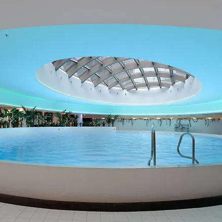 Stylish With Pool And Viewing Terrace In Hanza Tower By Renters Apartment *