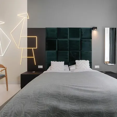 Stylish With Pool And Viewing Terrace In Hanza Tower By Renters Stettin